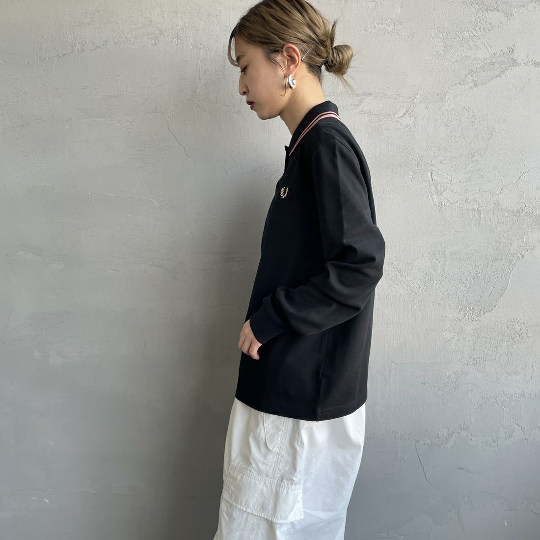 FRED PERRY [フレッドペリー] ツインティップライン ロングスリーブポロシャツ [G3636] Z79 BLK/BL &&モデル身長：150cm 着用サイズ：10&&