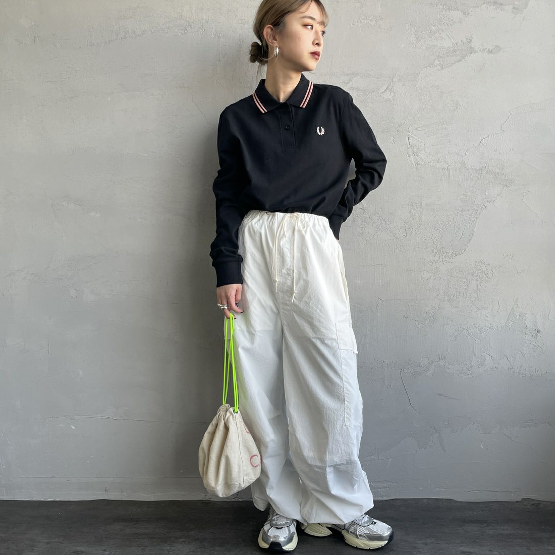 FRED PERRY [フレッドペリー] ツインティップライン ロングスリーブポロシャツ [G3636] Z79 BLK/BL &&モデル身長：150cm 着用サイズ：10&&