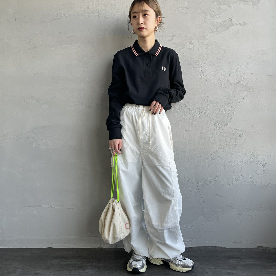 FRED PERRY [フレッドペリー] ツインティップライン ロングスリーブポロシャツ [G3636] Z79 BLK/BL &&モデル身長：150cm 着用サイズ：10&&