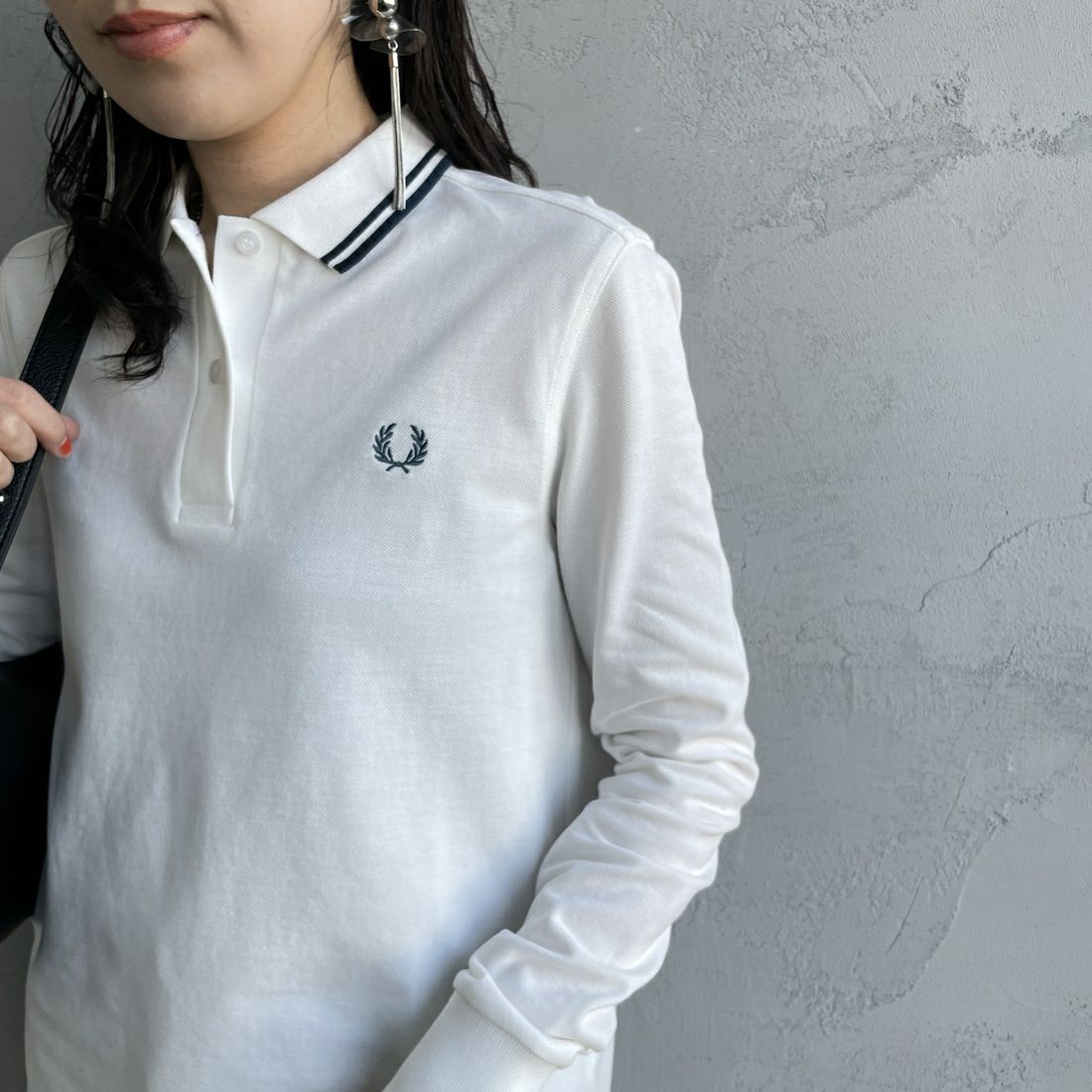 FRED PERRY [フレッドペリー] ツインティップライン ロングスリーブポロシャツ [G3636] Z78 SNOW W &&モデル身長：160cm 着用サイズ：10&&