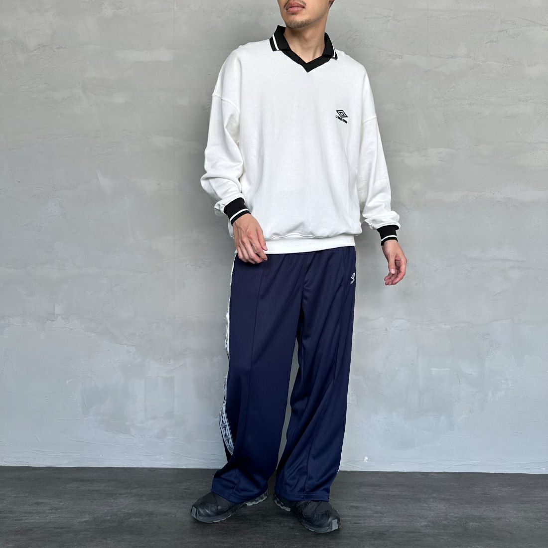 umbro [アンブロ] 別注 ワンポイントロゴ刺繍 ゲームスウェット [KBT58-NK-PO2-JF] WHITE &&モデル身長：168cm 着用サイズ：L&&