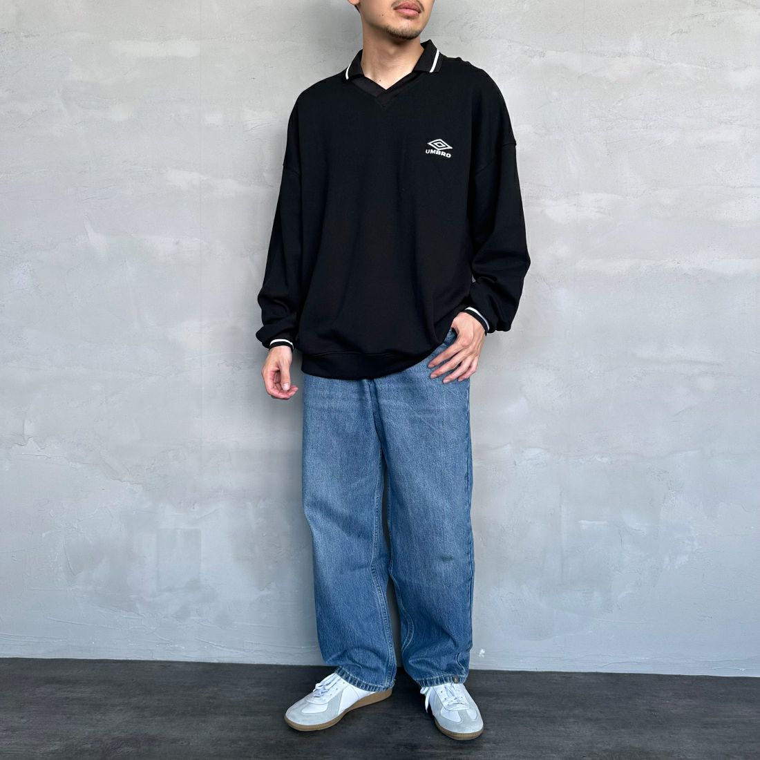 umbro [アンブロ] 別注 ワンポイントロゴ刺繍 ゲームスウェット [KBT58-NK-PO2-JF] BLACK &&モデル身長：168cm 着用サイズ：L&&