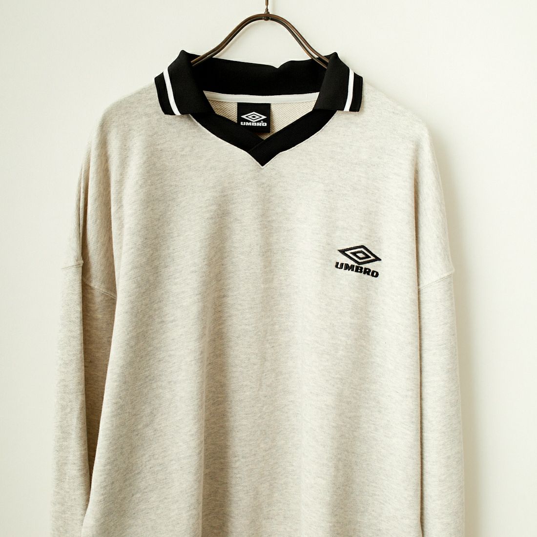 umbro [アンブロ] 別注 ワンポイントロゴ刺繍 ゲームスウェット [KBT58-NK-PO2-JF] ASH