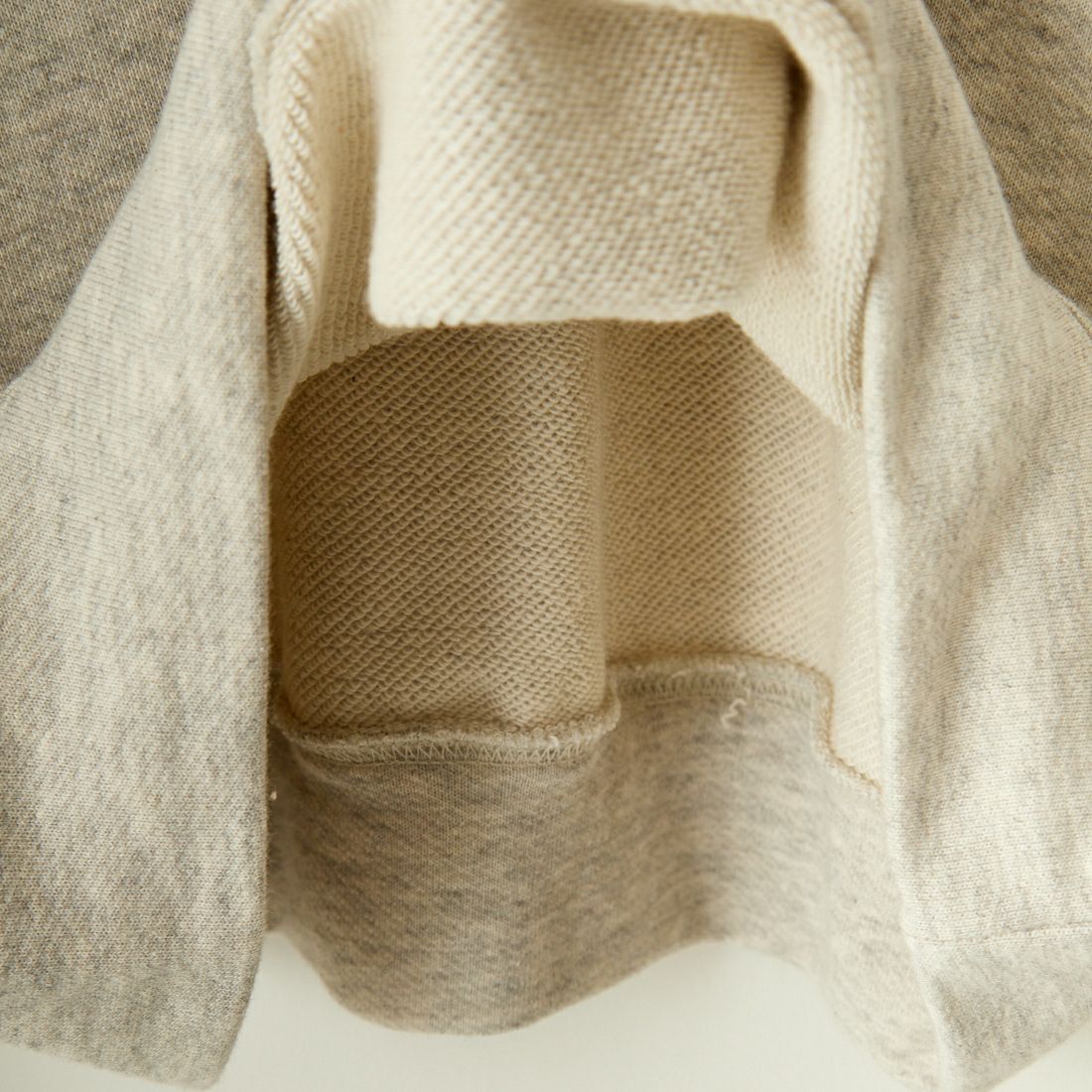 umbro [アンブロ] 別注 ワンポイントロゴ刺繍 ゲームスウェット [KBT58-NK-PO2-JF] ASH