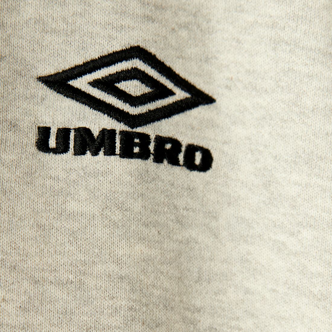 umbro [アンブロ] 別注 ワンポイントロゴ刺繍 ゲームスウェット [KBT58-NK-PO2-JF] ASH