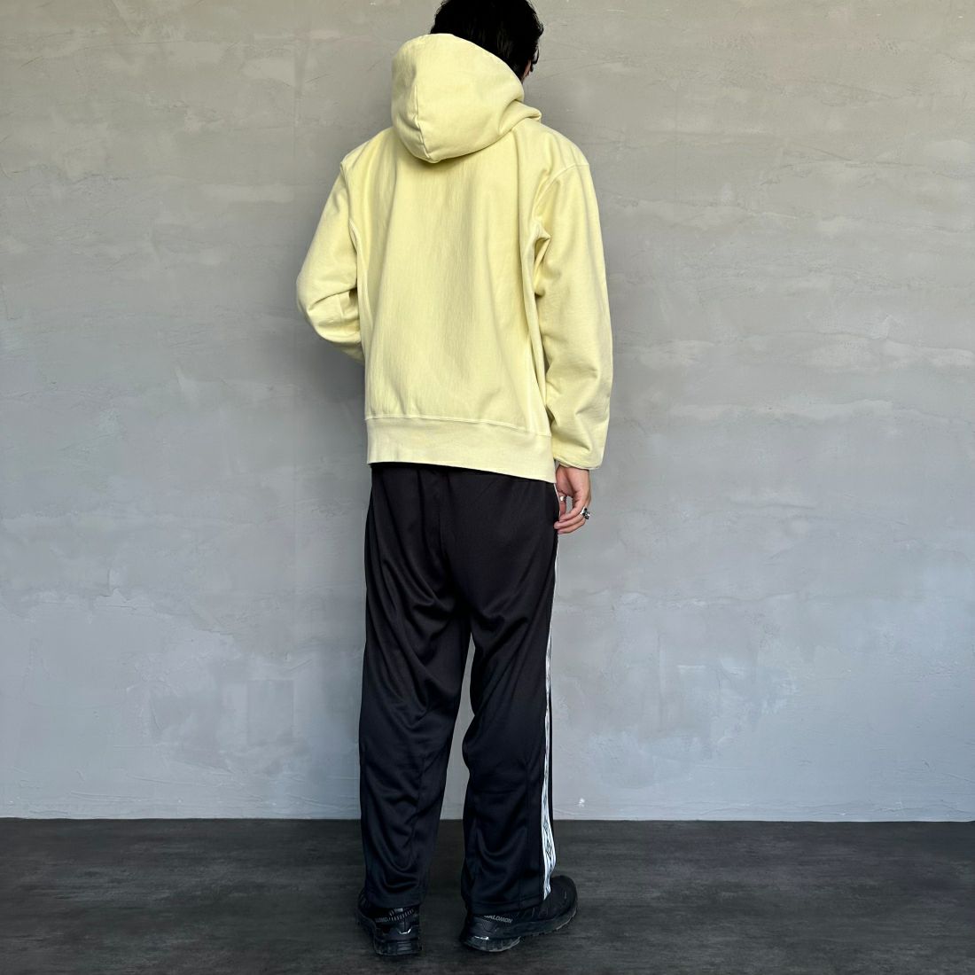 umbro [アンブロ] 別注 トラックパンツ [KBT58-NK-PT5-JF] BLACK &&モデル身長：179cm 着用サイズ：L&&