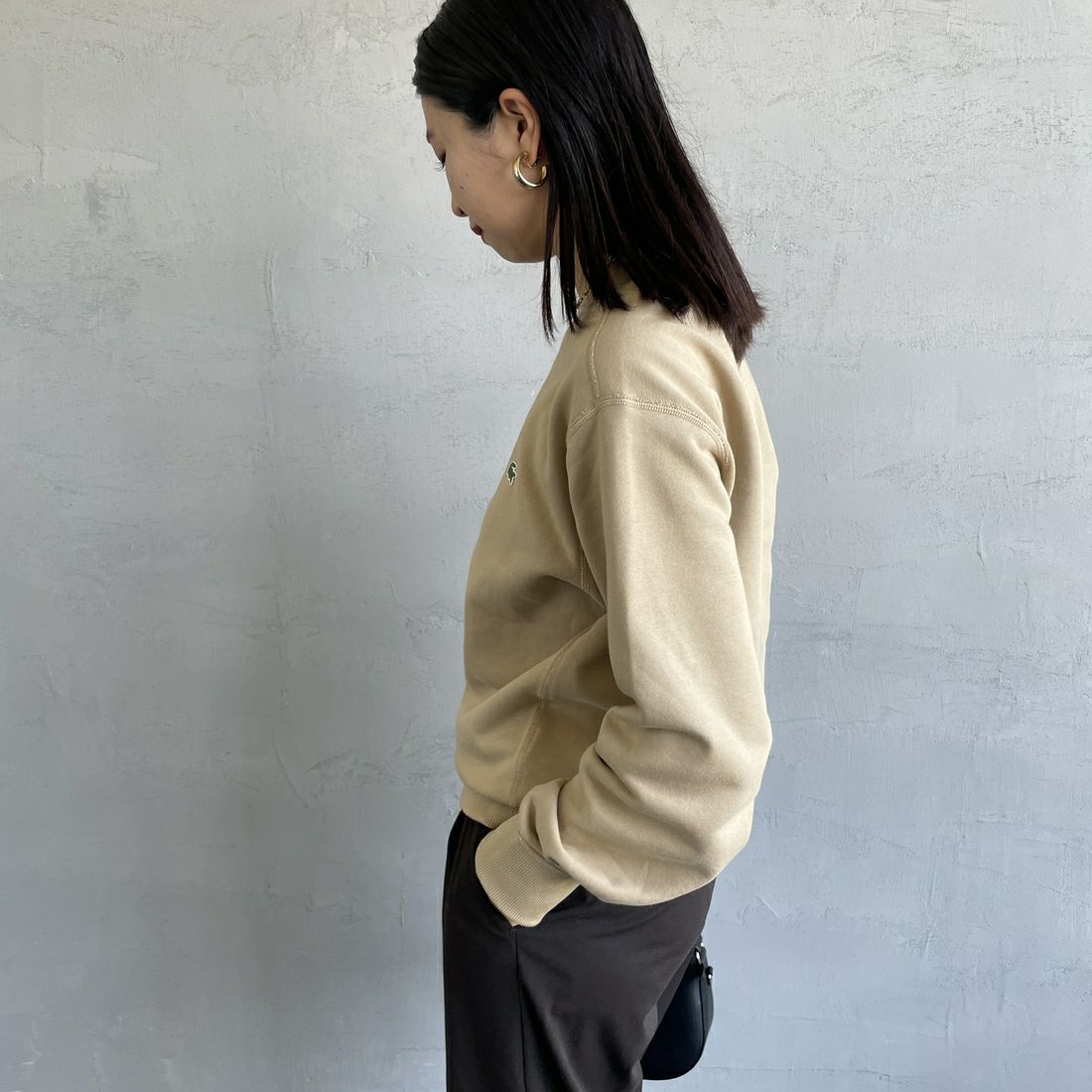 LACOSTE [ラコステ] プレミアムスウェットクルーネック [SH6913] 02S VIENNE &&モデル身長：163cm 着用サイズ：2&&