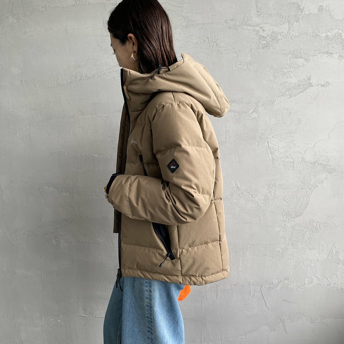 JEANSFACTORY × NANGA [ジーンズファクトリー × ナンガ] 別注 HINOC ダウンジャケット [JMP-244-023] BEIGE &&モデル身長：163cm 着用サイズ：XS&&