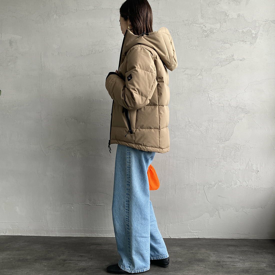 JEANSFACTORY × NANGA [ジーンズファクトリー × ナンガ] 別注 HINOC ダウンジャケット [JMP-244-023] BEIGE &&モデル身長：163cm 着用サイズ：XS&&