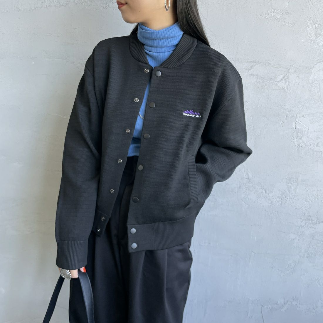 THOUSAND MILE [サウザンド マイル] 別注 ハニカムニットブルゾン [TM242PK50340-JF] 09 BLACK&&モデル身長：156cm 着用サイズ：F&&