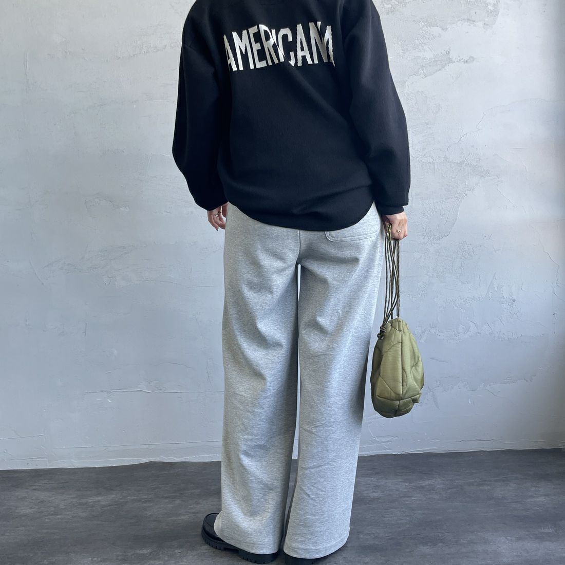 UNIVERSAL OVERALL [ユニバーサルオーバーオール] 別注 ポンチスウェットイージーパンツ [U2422601IN-JF] GRAY&&モデル身長：163cm 着用サイズ：M&&