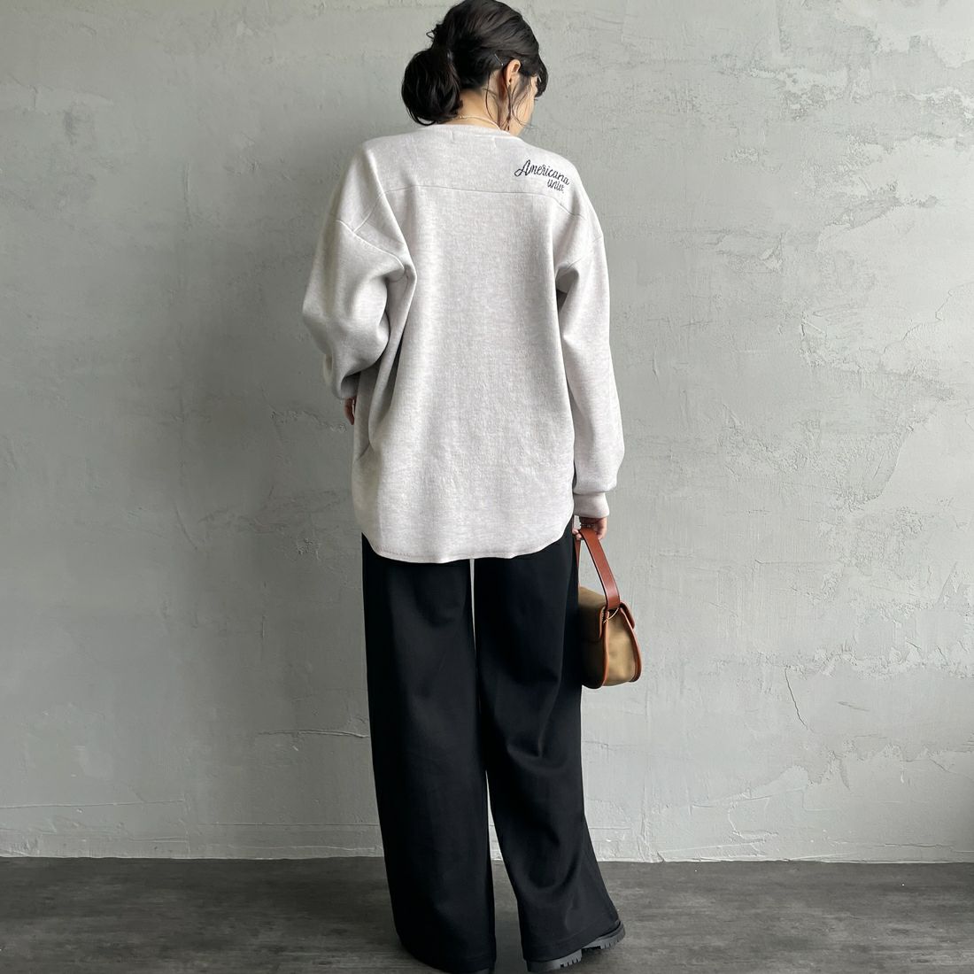 UNIVERSAL OVERALL [ユニバーサルオーバーオール] 別注 ポンチスウェットイージーパンツ [U2422601IN-JF] BLACK &&モデル身長：160cm 着用サイズ：M&&