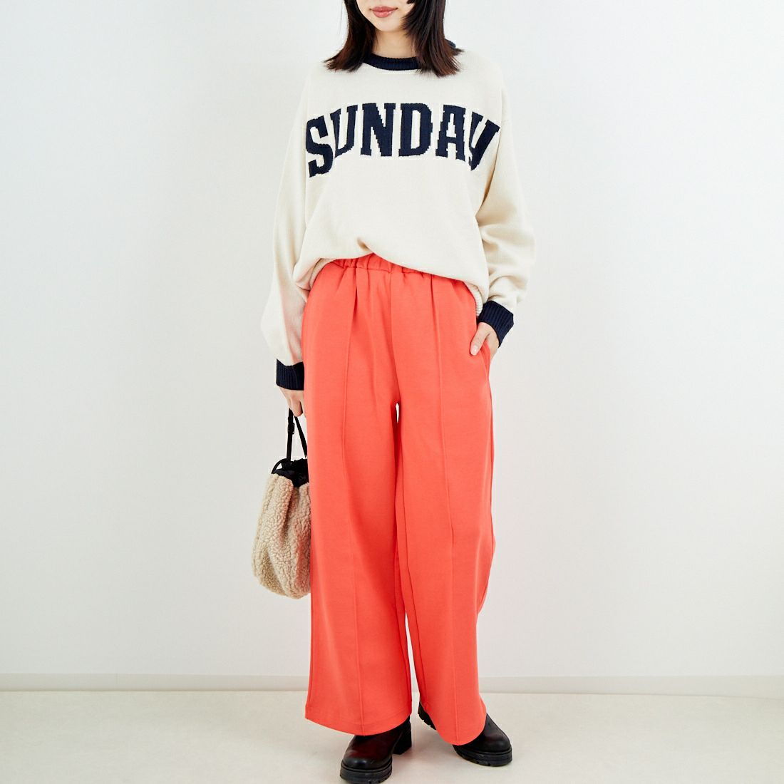 UNIVERSAL OVERALL [ユニバーサルオーバーオール] 別注 ポンチスウェットイージーパンツ [U2422601IN-JF] ORANGE &&モデル身長：162cm 着用サイズ：S&&