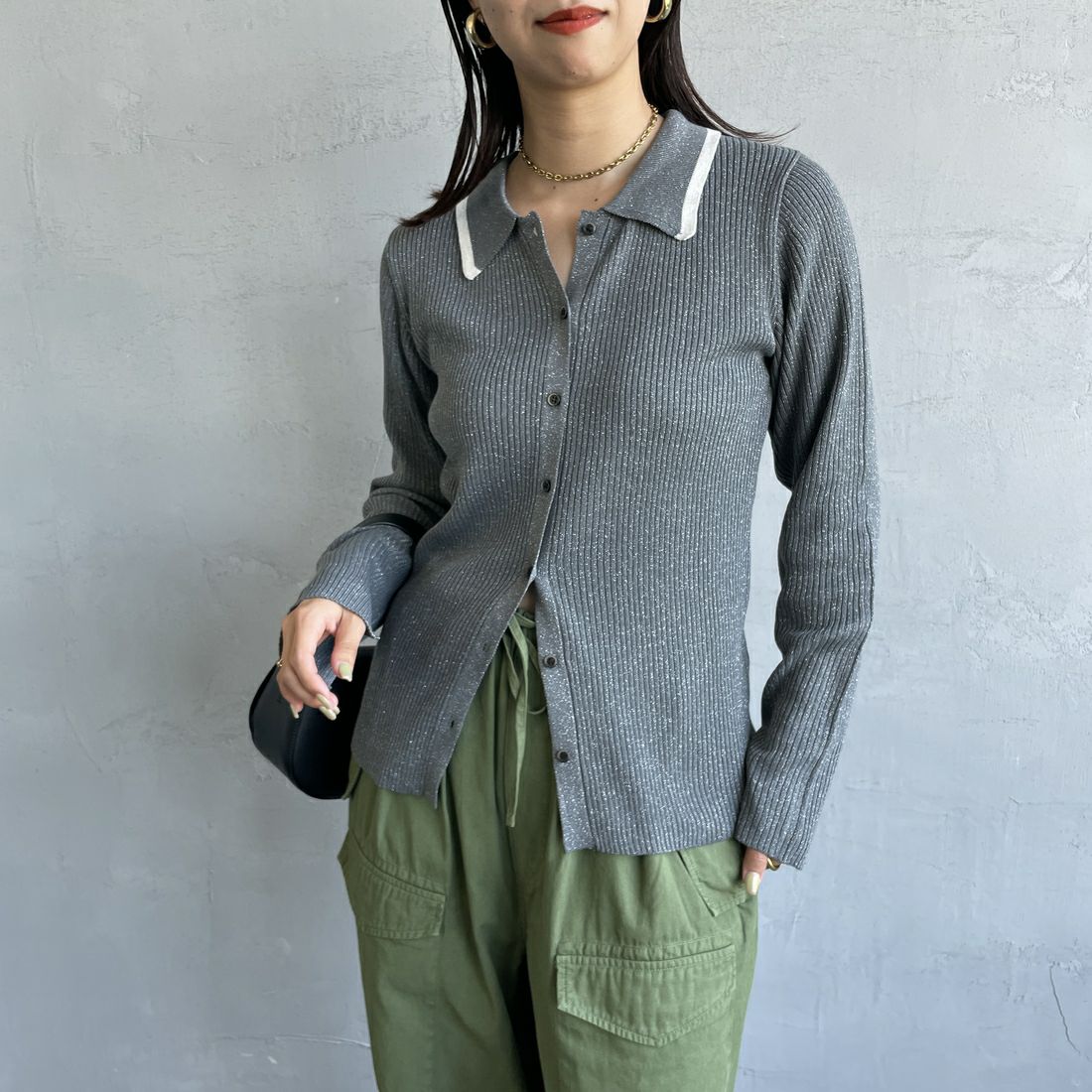 By/m [バイエム] ラメニットポロカーディガン [B24132019] 08 CHR/OFF &&モデル身長：163cm 着用サイズ：F&&
