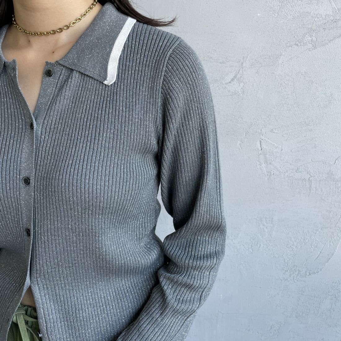 By/m [バイエム] ラメニットポロカーディガン [B24132019] 08 CHR/OFF &&モデル身長：163cm 着用サイズ：F&&