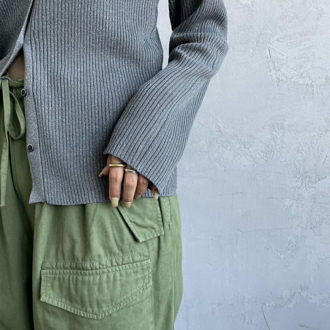 By/m [バイエム] ラメニットポロカーディガン [B24132019] 08 CHR/OFF &&モデル身長：163cm 着用サイズ：F&&