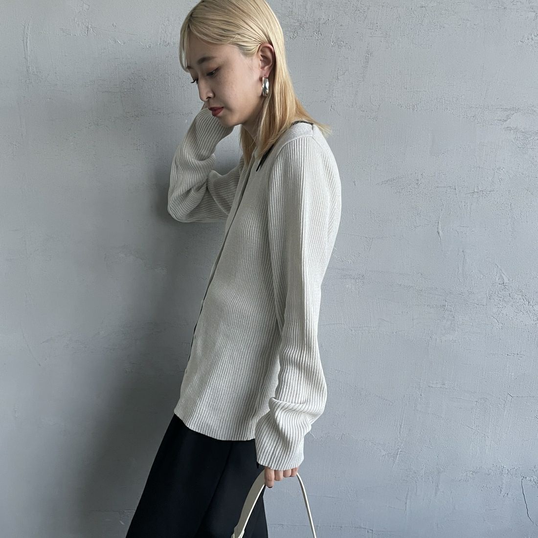 By/m [バイエム] ラメニットポロカーディガン [B24132019] 02 OFF/BLK &&モデル身長：150cm 着用サイズ：F&&