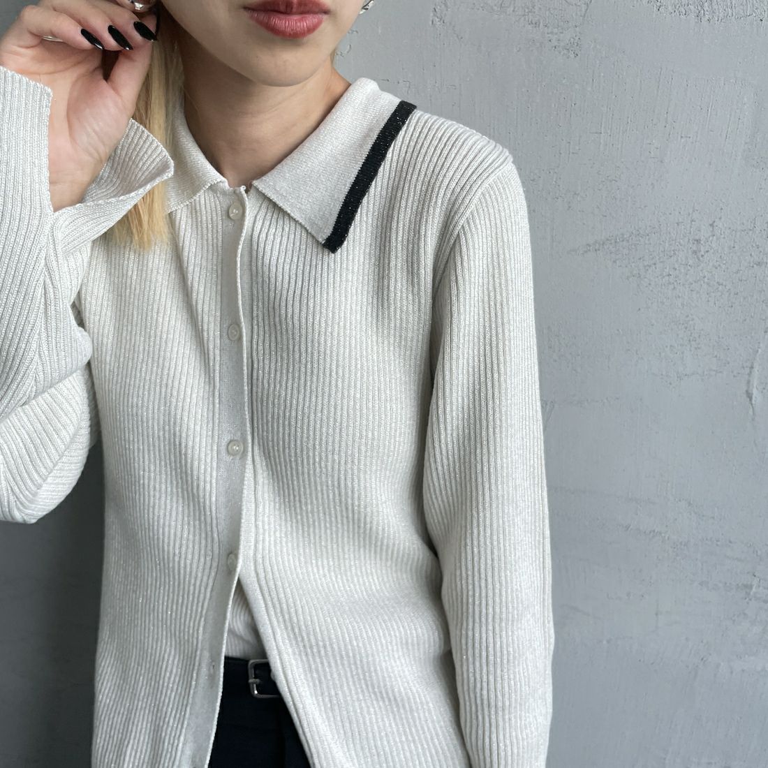 By/m [バイエム] ラメニットポロカーディガン [B24132019] 02 OFF/BLK &&モデル身長：150cm 着用サイズ：F&&