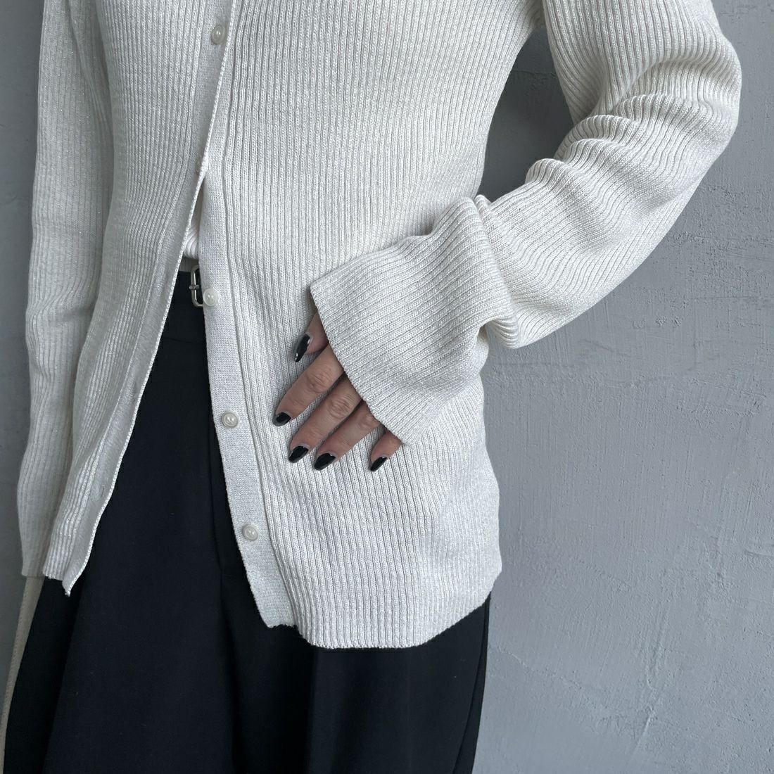 By/m [バイエム] ラメニットポロカーディガン [B24132019] 02 OFF/BLK &&モデル身長：150cm 着用サイズ：F&&