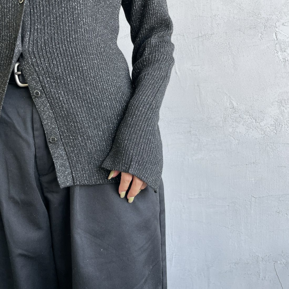 By/m [バイエム] ラメニットポロカーディガン [B24132019] 09 BLK/OFF &&モデル身長：163cm 着用サイズ：F&&