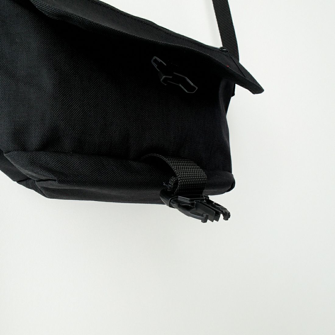 MANHATTAN PORTAGE [マンハッタンポーテージ] ナイロンメッセンジャーバッグ [MP1603FZP] BLACK