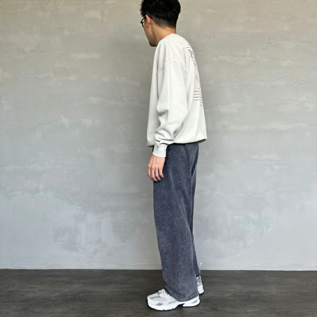 PENDLETON [ペンドルトン] 別注 ネイティブ柄 バックプリントピグメントスウェット [4475-7238-JF] GREY &&モデル身長：168cm 着用サイズ：M&&