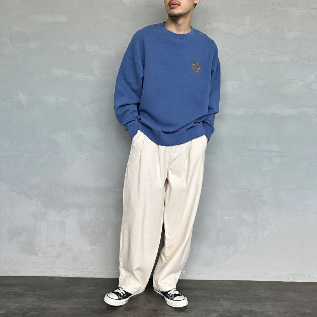 PENDLETON [ペンドルトン] 別注 ネイティブ柄 バックプリントピグメントスウェット [4475-7238-JF] NAVY &&モデル身長：168cm 着用サイズ：M&&
