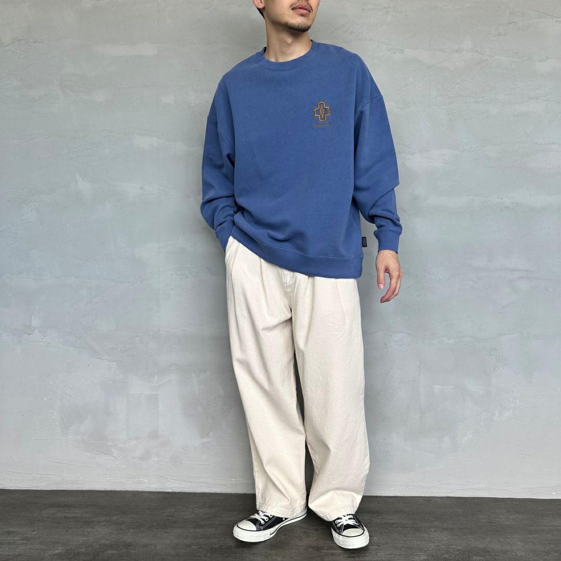 PENDLETON [ペンドルトン] 別注 ネイティブ柄 バックプリントピグメントスウェット [4475-7238-JF] NAVY &&モデル身長：168cm 着用サイズ：M&&