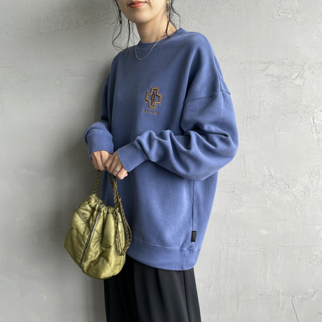 PENDLETON [ペンドルトン] 別注 ネイティブ柄 バックプリントピグメントスウェット [4475-7238-JF] NAVY &&モデル身長：160cm 着用サイズ：S&&