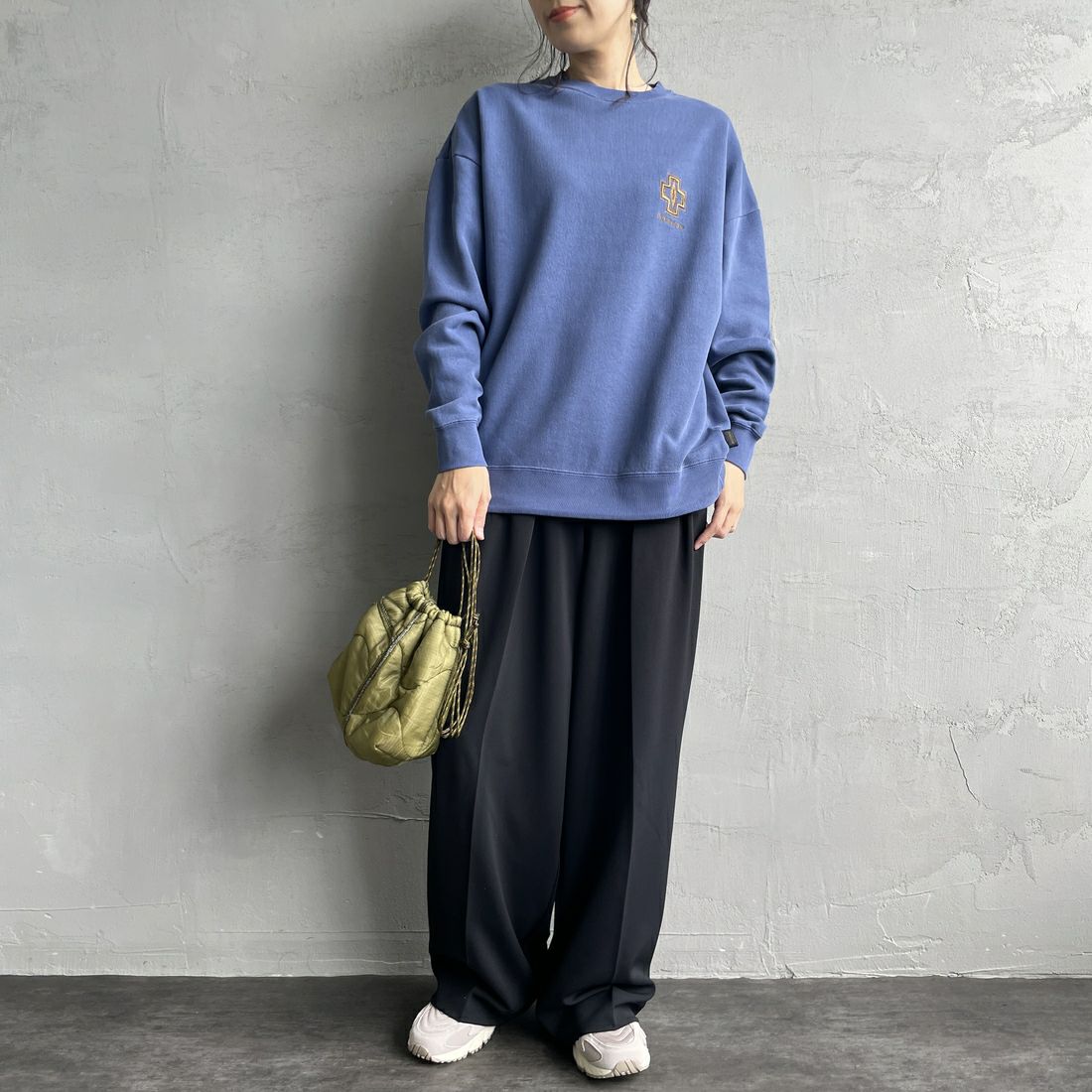 PENDLETON [ペンドルトン] 別注 ネイティブ柄 バックプリントピグメントスウェット [4475-7238-JF] NAVY &&モデル身長：160cm 着用サイズ：S&&