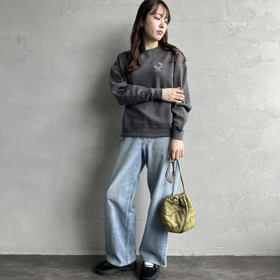 PENDLETON [ペンドルトン] 別注 ネイティブ柄 バックプリントピグメントスウェット [4475-7238-JF] BLACK &&モデル身長：167cm 着用サイズ：S&&