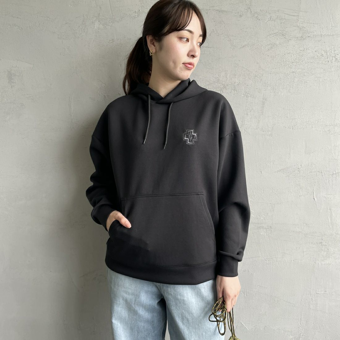 PENDLETON [ペンドルトン] 別注 ネイティブ柄 ダンボールニット スウェットパーカー [4475-7237-JF] BLACK &&モデル身長：167cm 着用サイズ：S&&