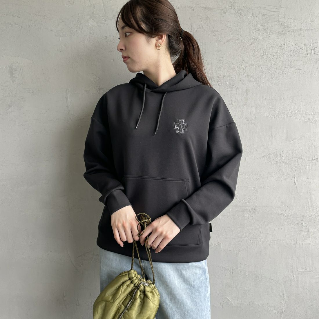 PENDLETON [ペンドルトン] 別注 ネイティブ柄 ダンボールニット スウェットパーカー [4475-7237-JF] BLACK &&モデル身長：167cm 着用サイズ：S&&