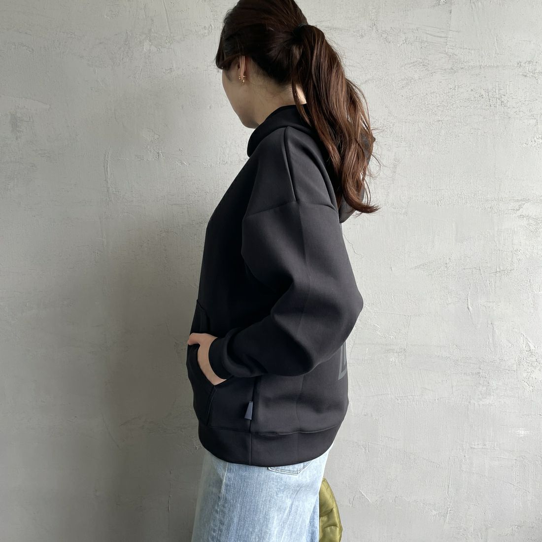 PENDLETON [ペンドルトン] 別注 ネイティブ柄 ダンボールニット スウェットパーカー [4475-7237-JF] BLACK &&モデル身長：167cm 着用サイズ：S&&