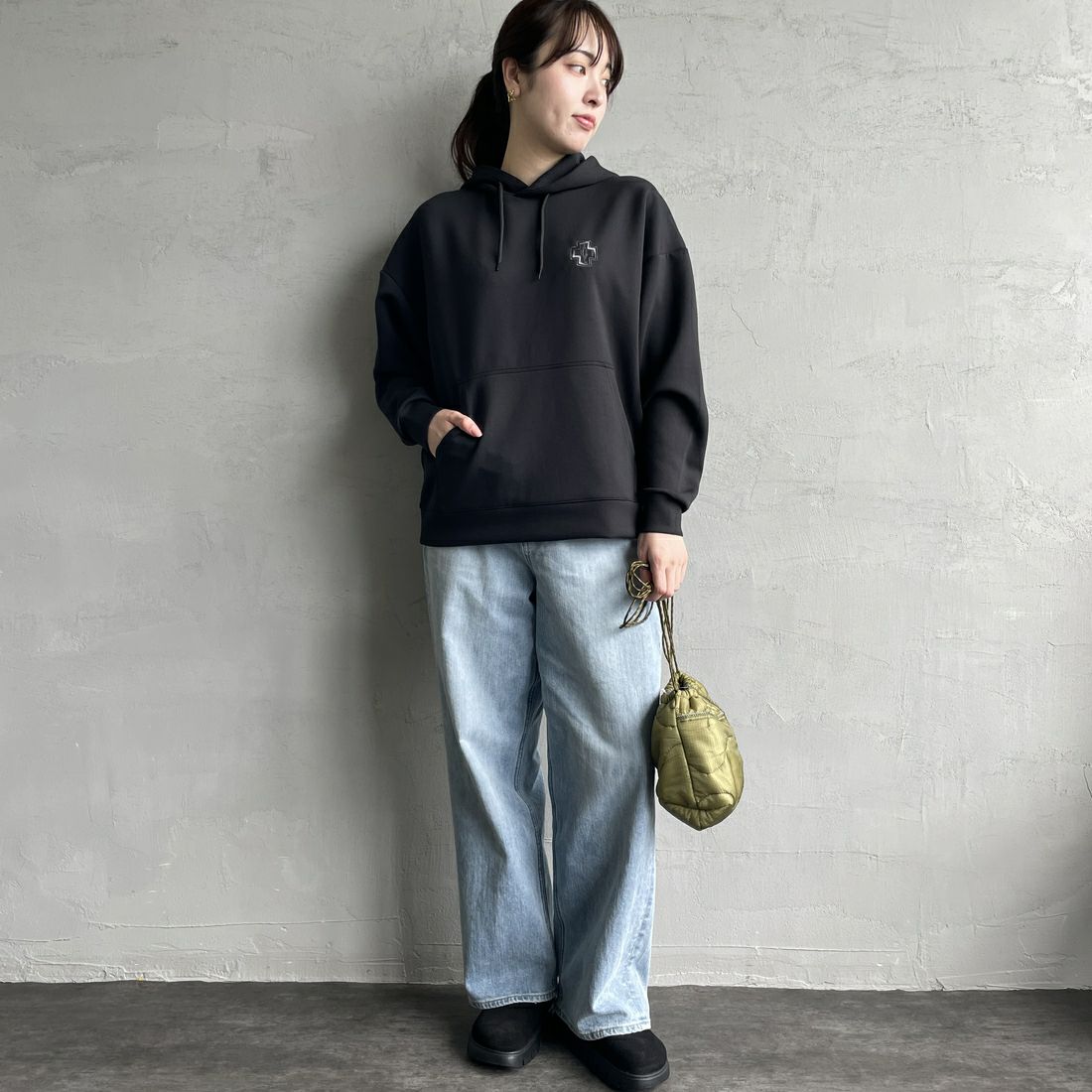 PENDLETON [ペンドルトン] 別注 ネイティブ柄 ダンボールニット スウェットパーカー [4475-7237-JF] BLACK &&モデル身長：167cm 着用サイズ：S&&