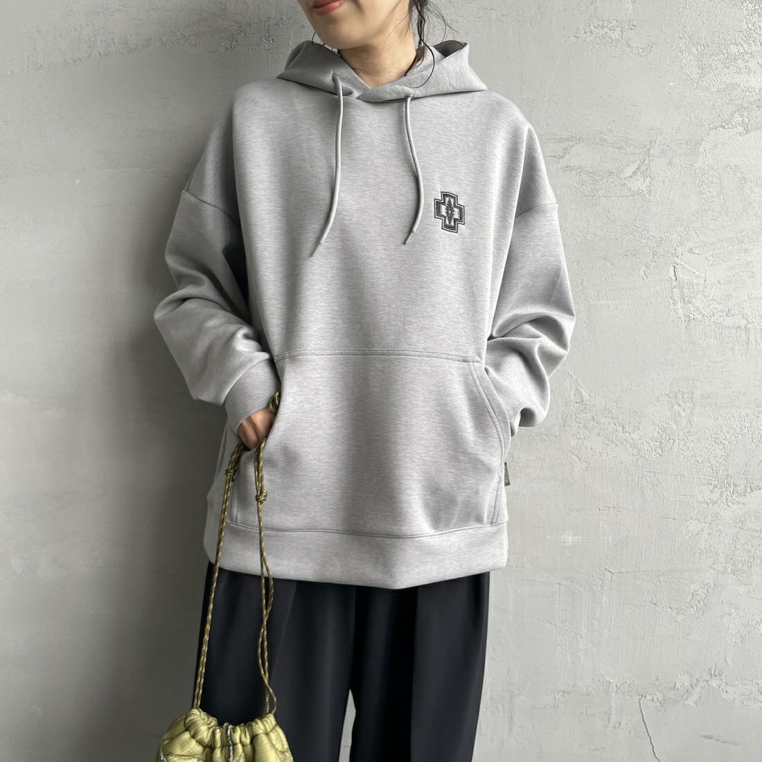 PENDLETON [ペンドルトン] 別注 ネイティブ柄 ダンボールニット スウェットパーカー [4475-7237-JF] GRAY &&モデル身長：160cm 着用サイズ：S&&