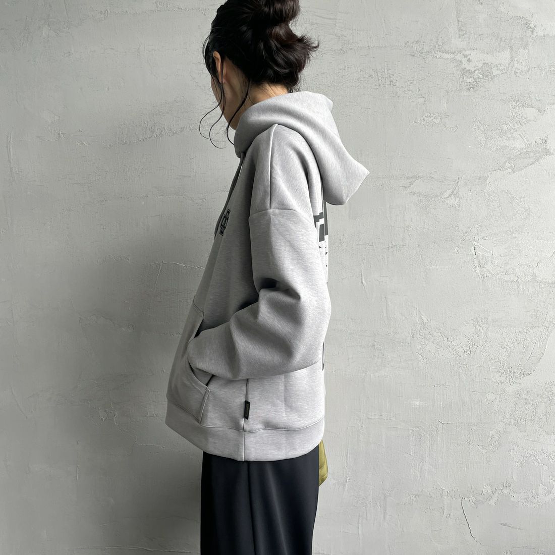 PENDLETON [ペンドルトン] 別注 ネイティブ柄 ダンボールニット スウェットパーカー [4475-7237-JF] GRAY &&モデル身長：160cm 着用サイズ：S&&