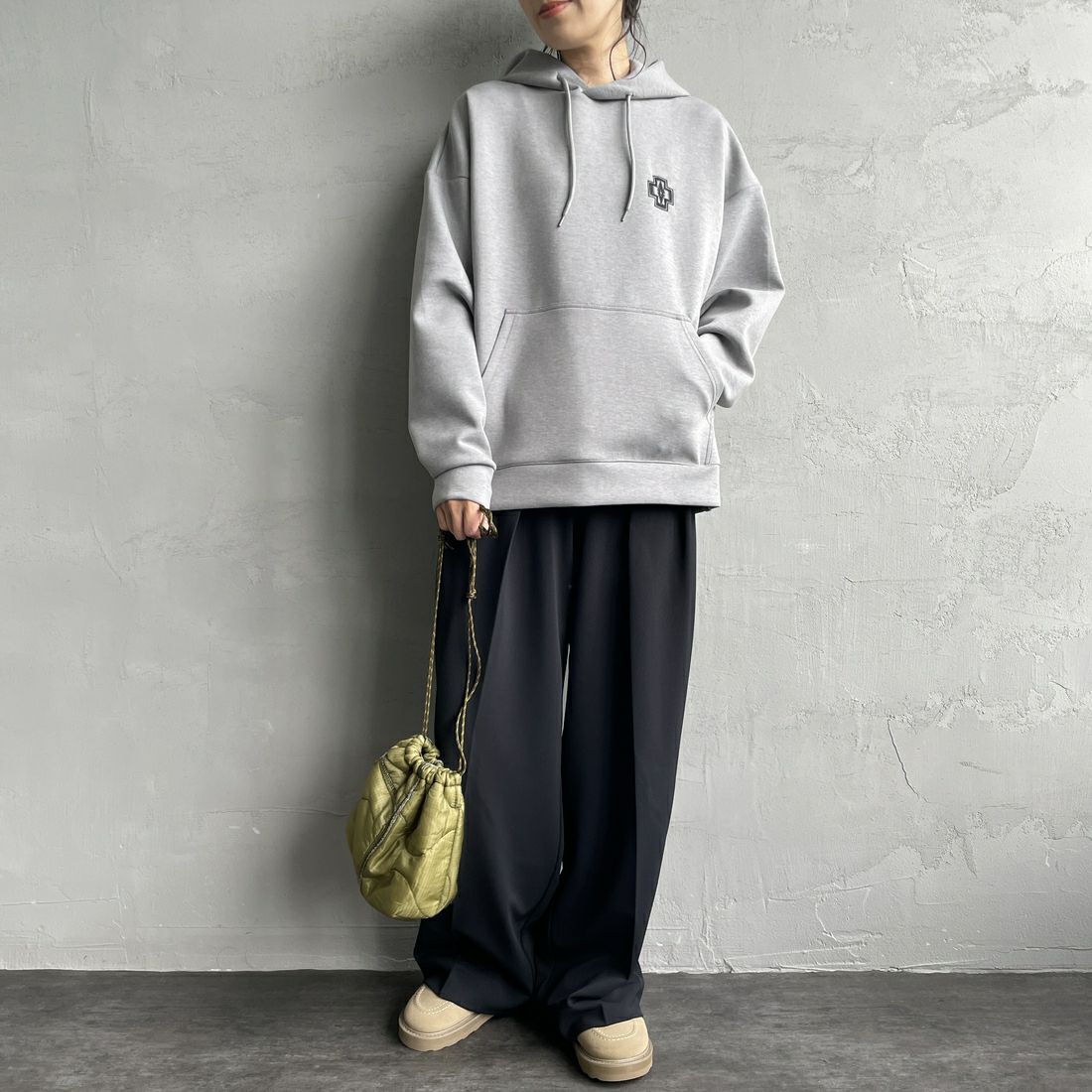 PENDLETON [ペンドルトン] 別注 ネイティブ柄 ダンボールニット スウェットパーカー [4475-7237-JF] GRAY &&モデル身長：160cm 着用サイズ：S&&