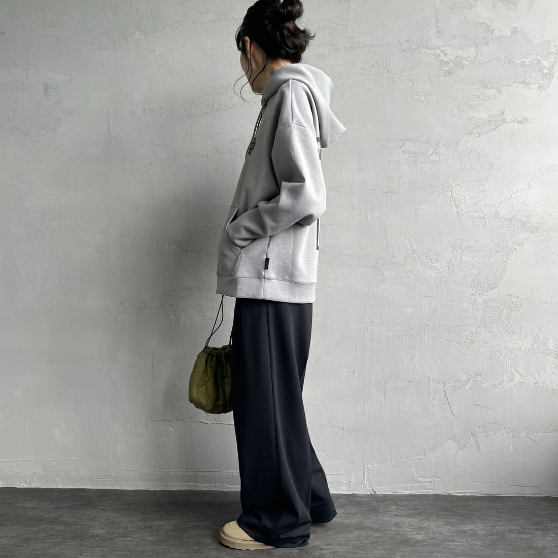 PENDLETON [ペンドルトン] 別注 ネイティブ柄 ダンボールニット スウェットパーカー [4475-7237-JF] GRAY &&モデル身長：160cm 着用サイズ：S&&