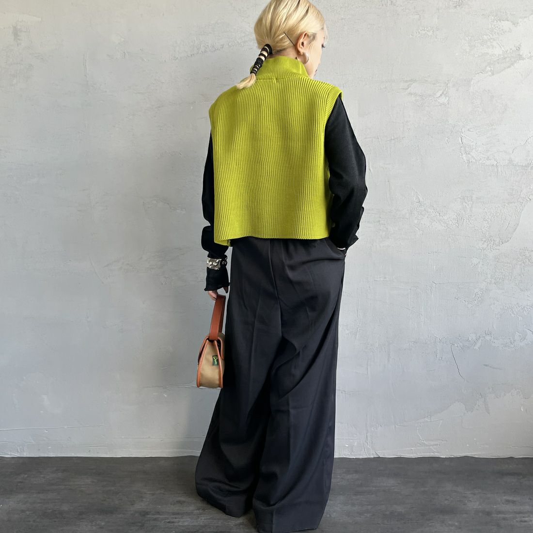Maison de L'allure [メゾン ドゥ ラリュール] ドライバーズニットベスト [M24131020] 38 LIME &&モデル身長：150cm 着用サイズ：F&&