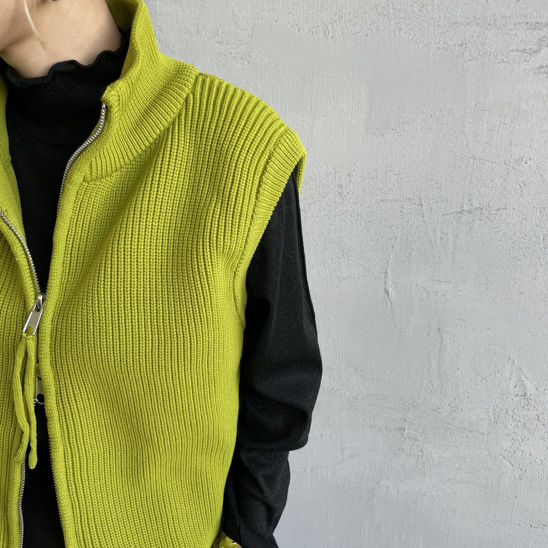 Maison de L'allure [メゾン ドゥ ラリュール] ドライバーズニットベスト [M24131020] 38 LIME &&モデル身長：150cm 着用サイズ：F&&