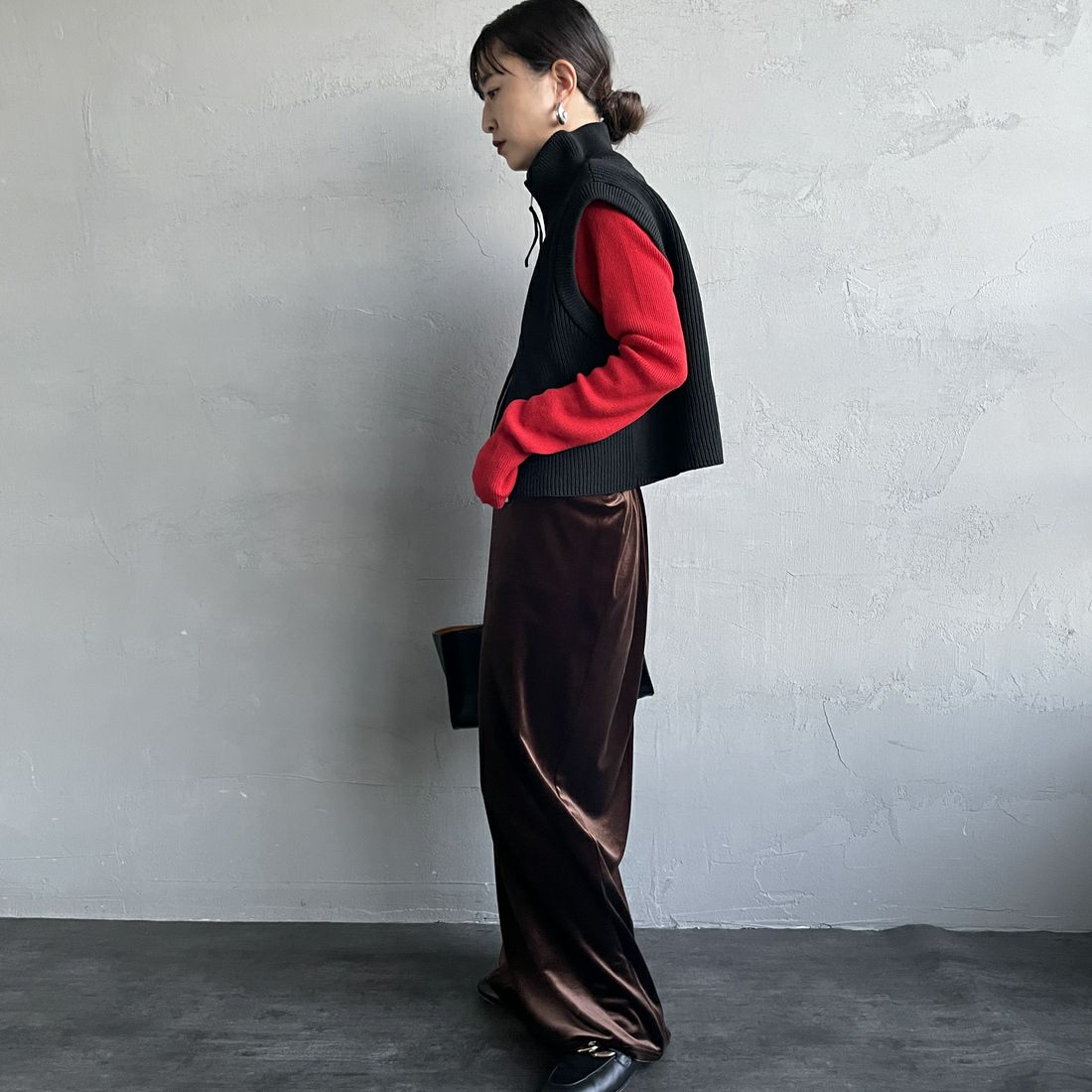 Maison de L'allure [メゾン ドゥ ラリュール] ドライバーズニットベスト [M24131020] 09 BLACK &&モデル身長：150cm 着用サイズ：F&&