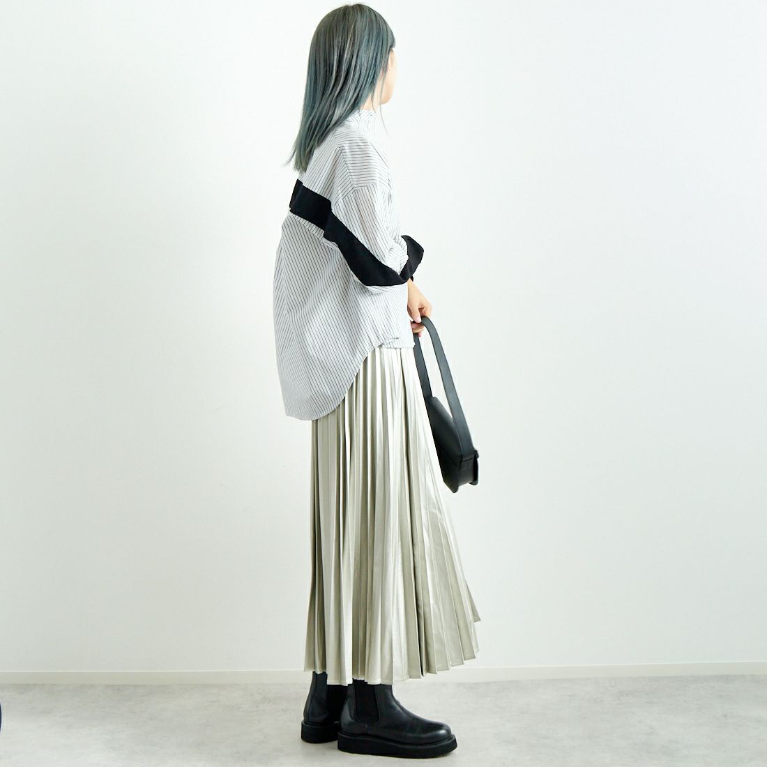 Jeans Factory Clothes [ジーンズファクトリークローズ] フェイクレザープリーツスカート [8920593-06] 19 ｼﾙﾊﾞｰ &&モデル身長：167cm 着用サイズ：F&&