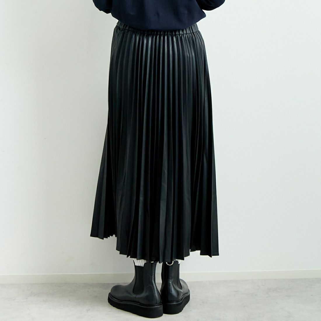 Jeans Factory Clothes [ジーンズファクトリークローズ] フェイクレザープリーツスカート [8920593-06] 03 ﾌﾞﾗｯｸ &&モデル身長：167cm 着用サイズ：F&&