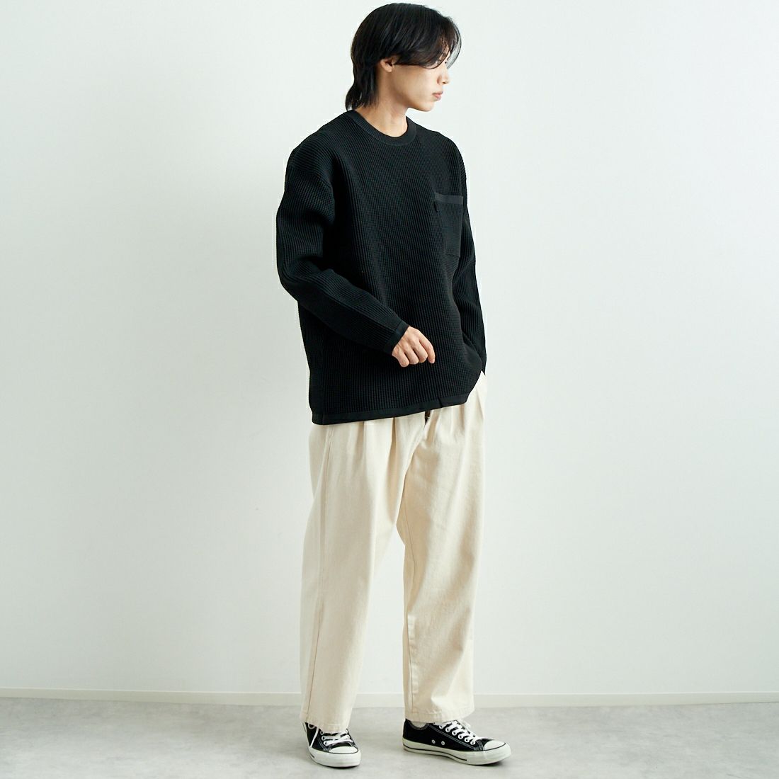 THOUSAND MILE [サウザンド マイル] ロングスリーブポケットTシャツ [TM242PK00280] 09 BLACK &&モデル身長：179cm 着用サイズ：L&&