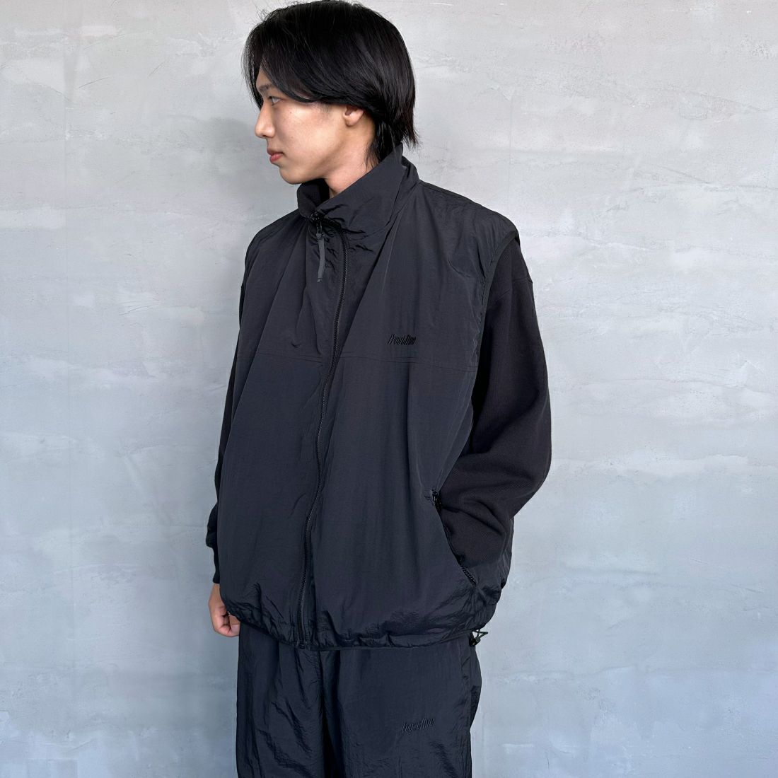 frostline [フロストライン] 別注 ナイロンフリース リバーシブルベスト [FL3-VT-IN3-JF] BLACK &&モデル身長：179cm 着用サイズ：L&&