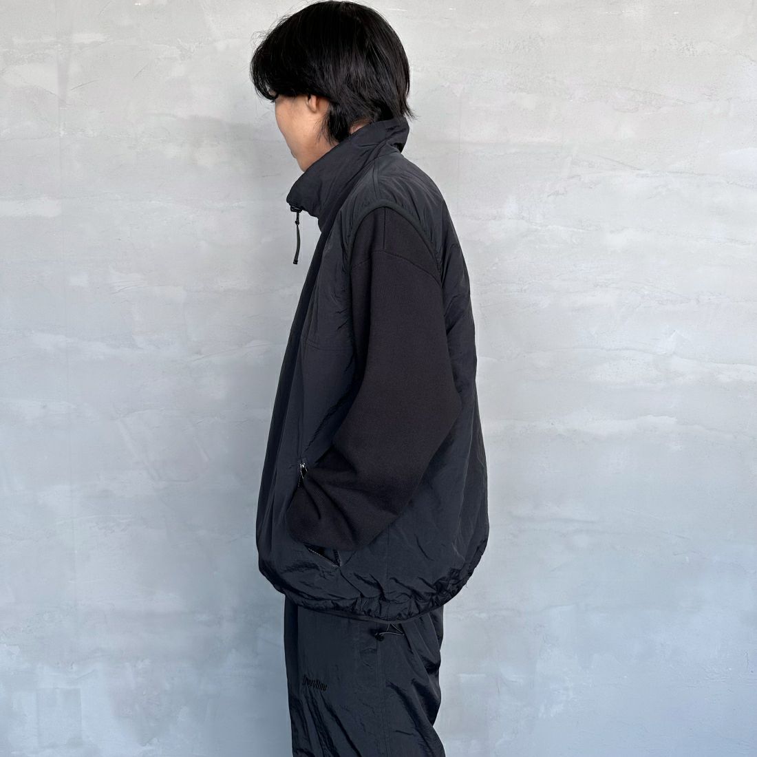 frostline [フロストライン] 別注 ナイロンフリース リバーシブルベスト [FL3-VT-IN3-JF] BLACK &&モデル身長：179cm 着用サイズ：L&&