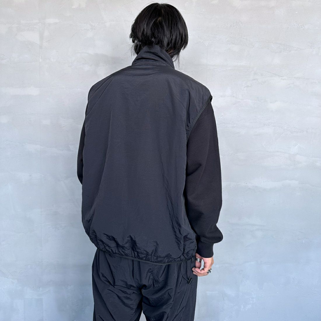 frostline [フロストライン] 別注 ナイロンフリース リバーシブルベスト [FL3-VT-IN3-JF] BLACK &&モデル身長：179cm 着用サイズ：L&&