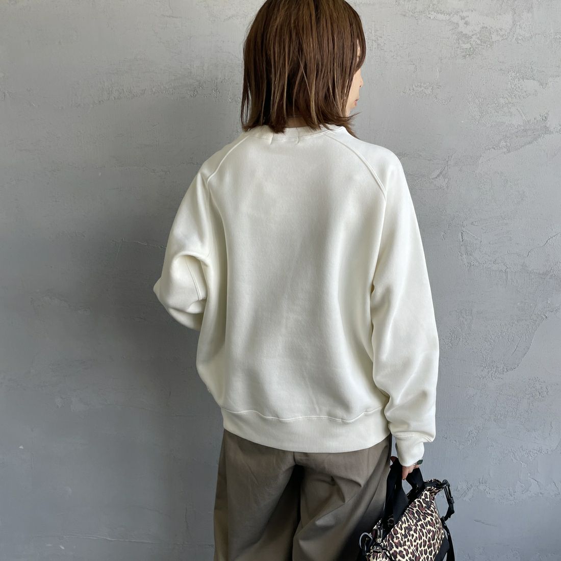 Gymphlex [ジムフレックス] スウィングスリーブ クルーネックスウェット [GY-C0291TCF] IVORY &&モデル身長：158cm 着用サイズ：14&&