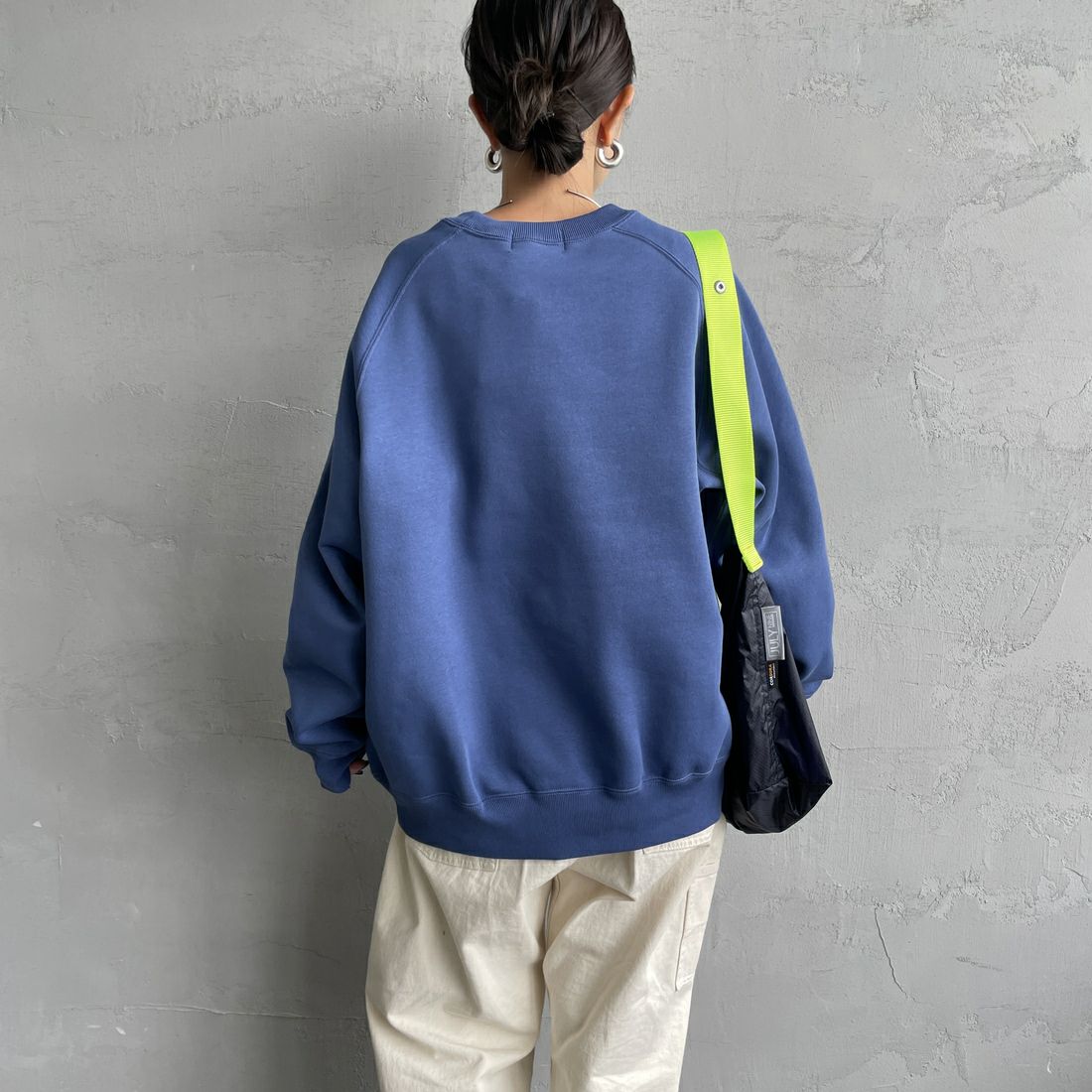 Gymphlex [ジムフレックス] スウィングスリーブ クルーネックスウェット [GY-C0291TCF] LT.BLUE &&モデル身長：150cm 着用サイズ：14&&